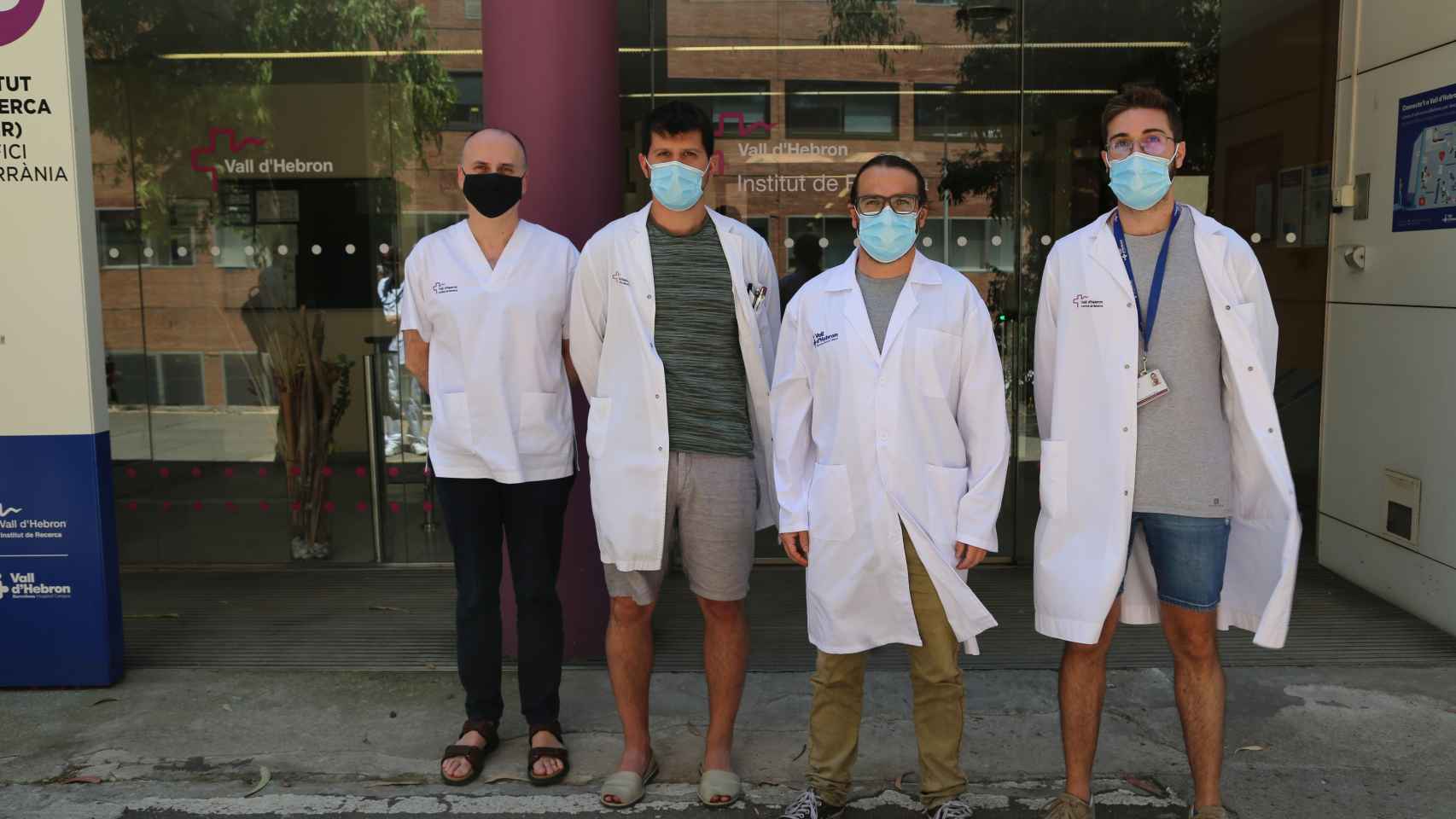 Dr. Javier Torres y su equipo en el Hospital vall d'hebron.