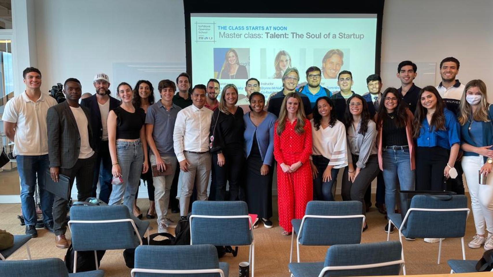 Grupo de asistentes a las clases organizadas por Softbank.