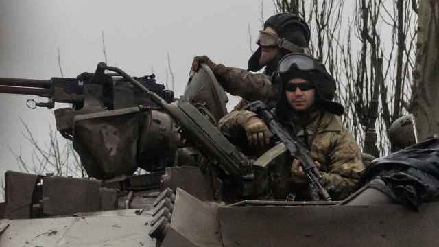 Un tanque de las fuerzas armadas ucranianas en la ciudad de Mariupol.