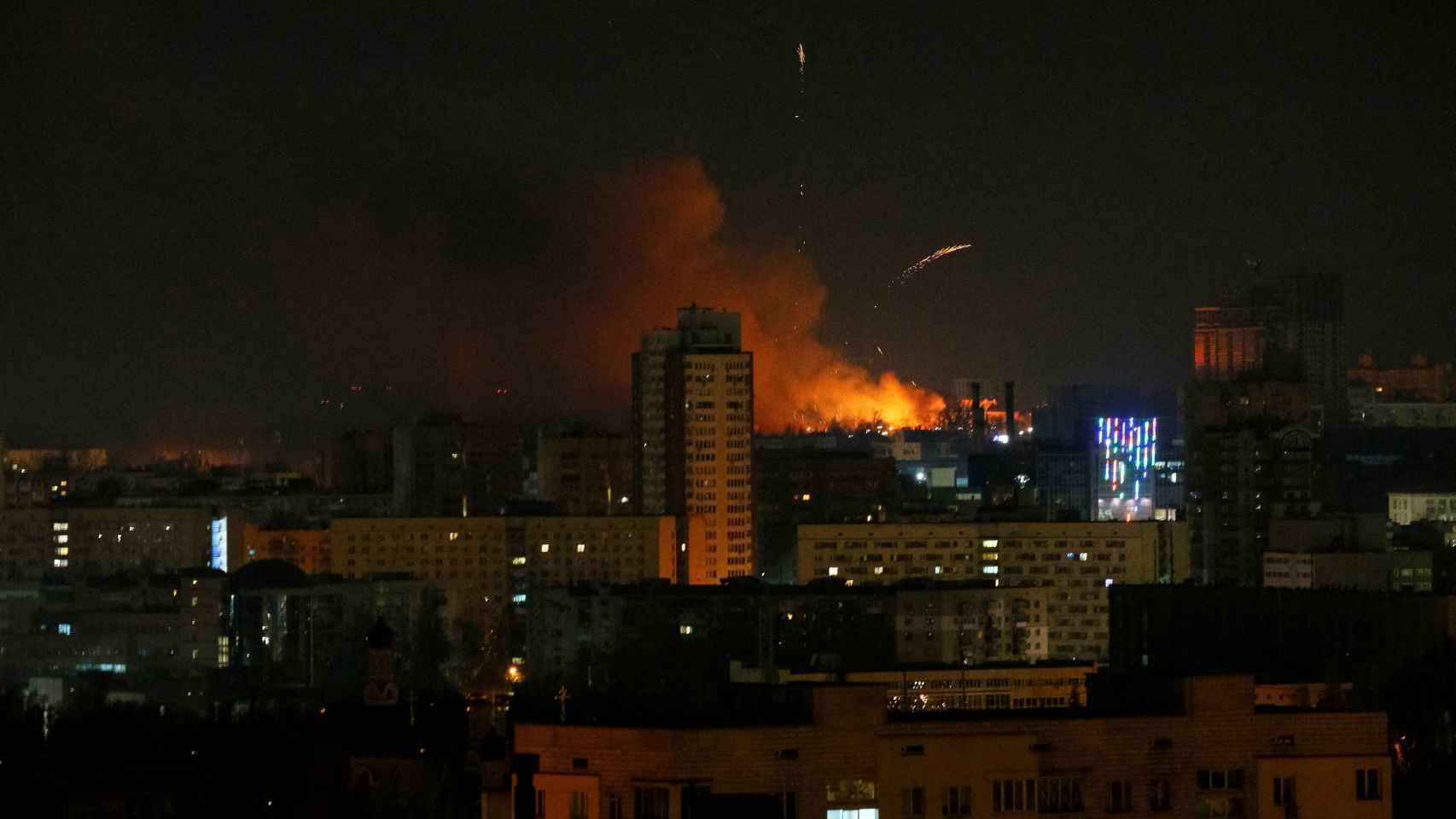 El bombardeo nocturno de Kiev por parte de las tropas rusas.