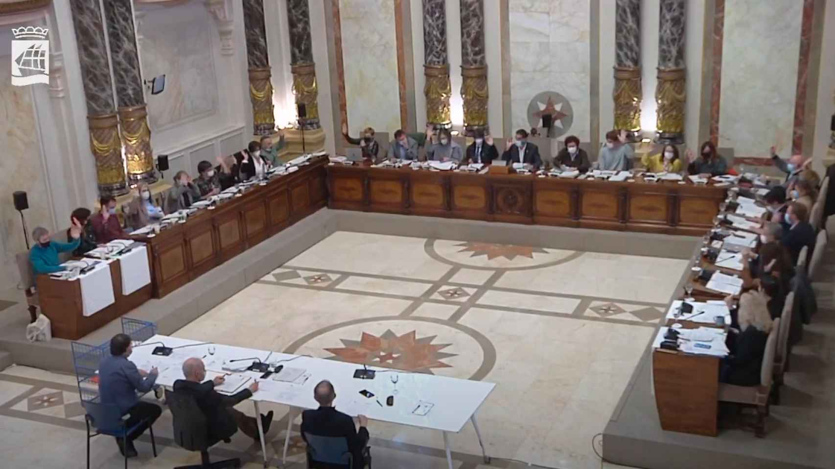 Momento de la votación de la propuesta de concesión de la Medalla de Oro de San Sebastián a Pío Baroja en el pleno municipal del 24 de febrero