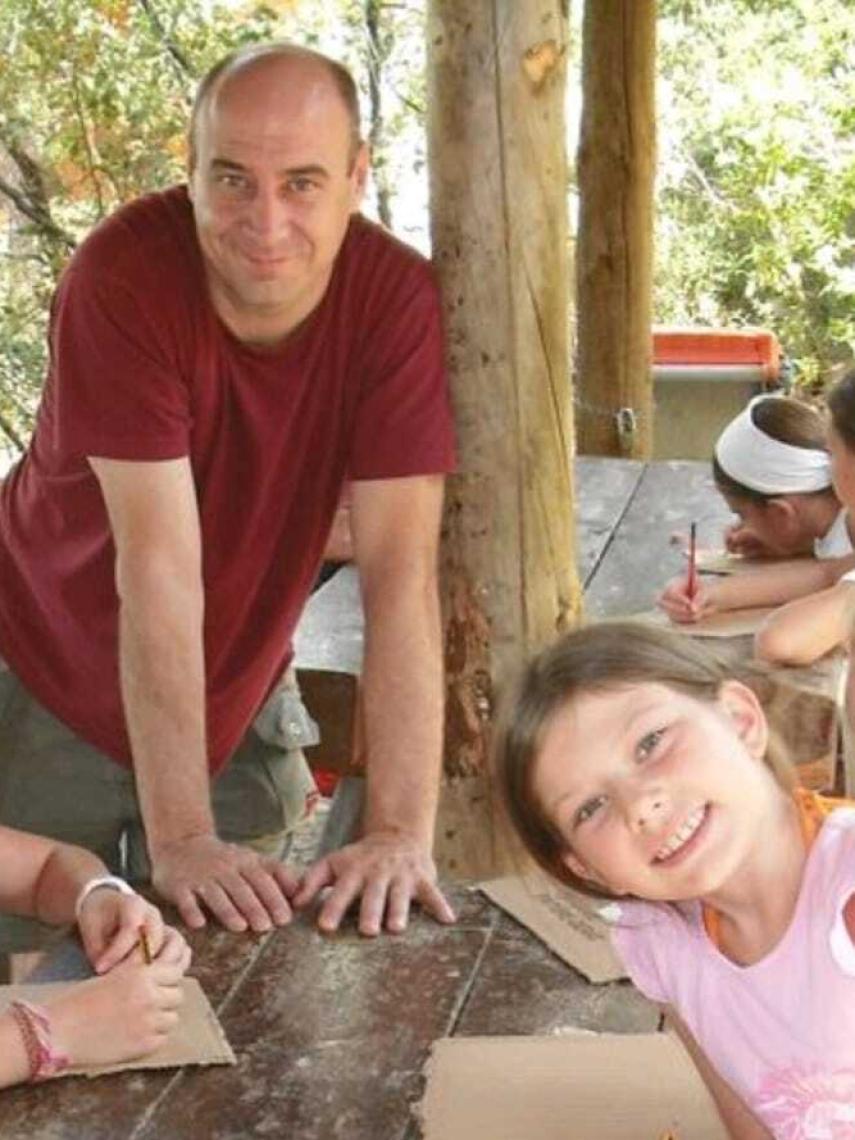 Ignacio Cabrerizo, secretario de CREAN, y Polina Kotyk, cuando era una niña.