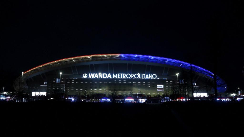 El Wanda Metropolitano teñido con la bandera de Ucrania.