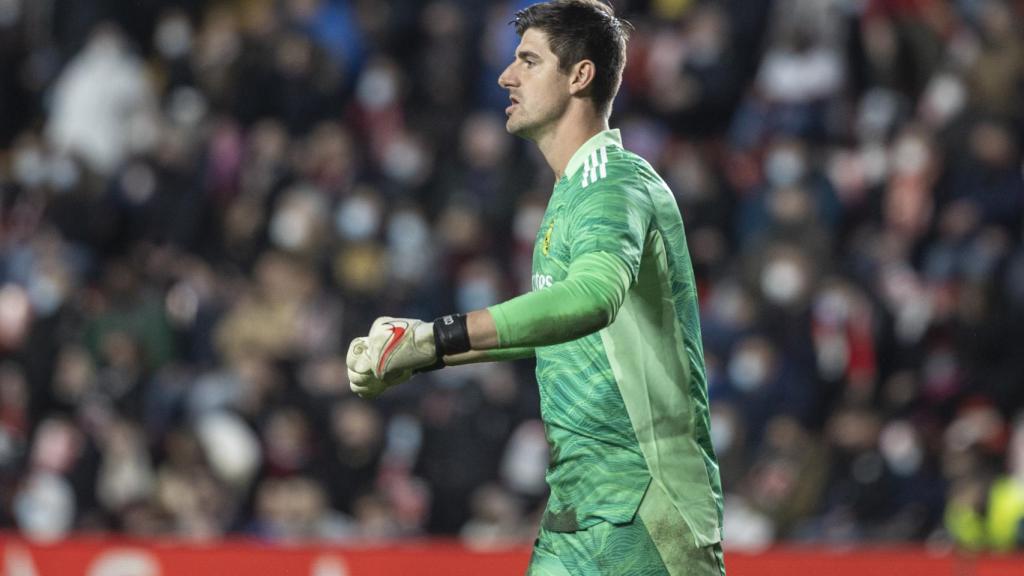 Thibaut Courtois durante el partido del Real Madrid contra el Rayo Vallecano