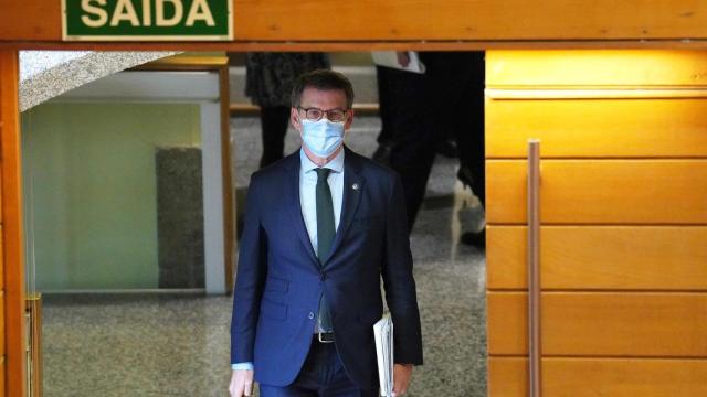 El presidente de la Xunta de Galicia, Alberto Núñez Feijóo, a su llegada a una sesión de control en el Parlamento de Galicia.