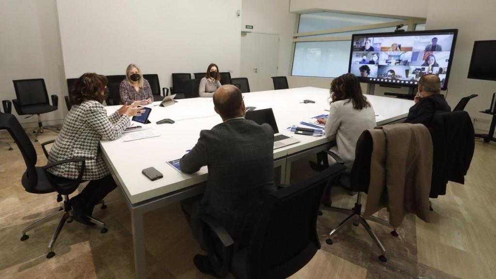 Galicia y seis comunidades compartirán recursos para la capacitación digital de la sociedad