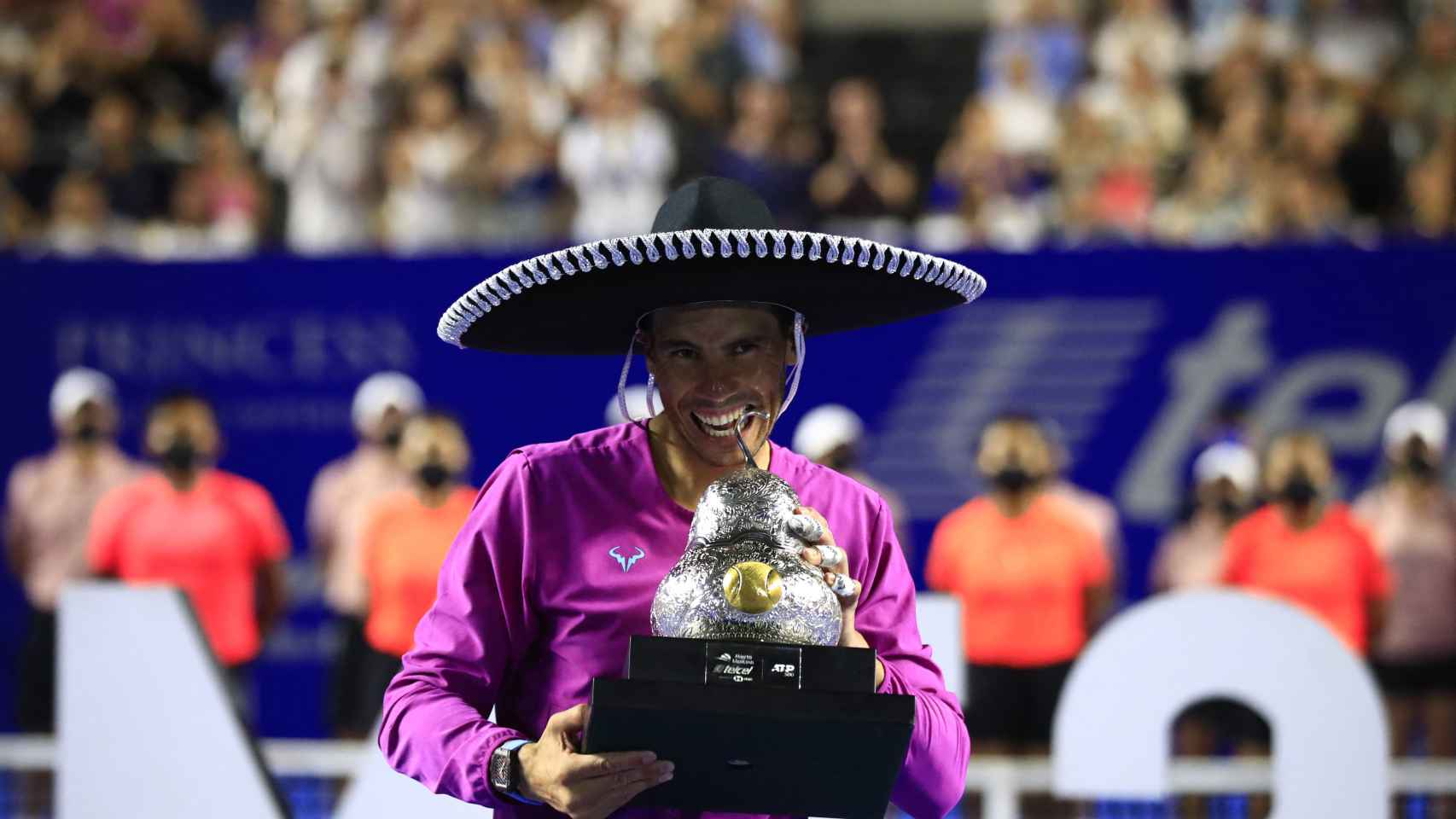 Rafa Nadal celebrando su título en Acapulco