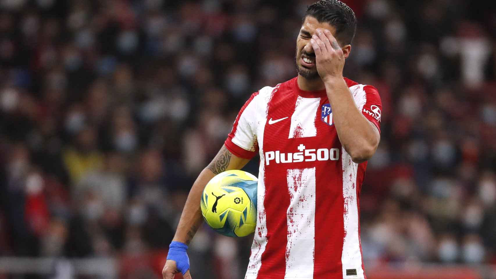 Luis Suárez, frustrado durante un partido del Atlético