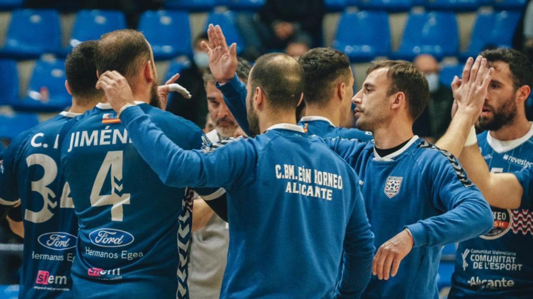 El EÓN celebra la victoria ante el Málaga.