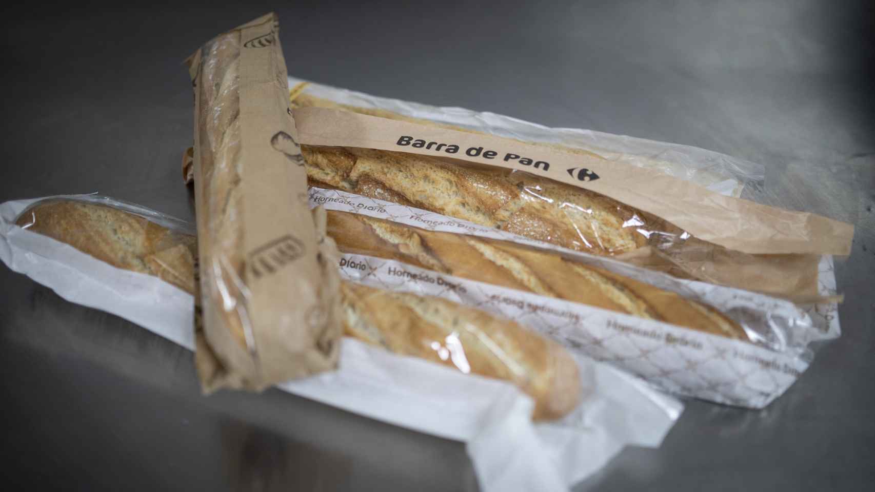 Las cinco barras de pan de los supermercados testadas en la cata.