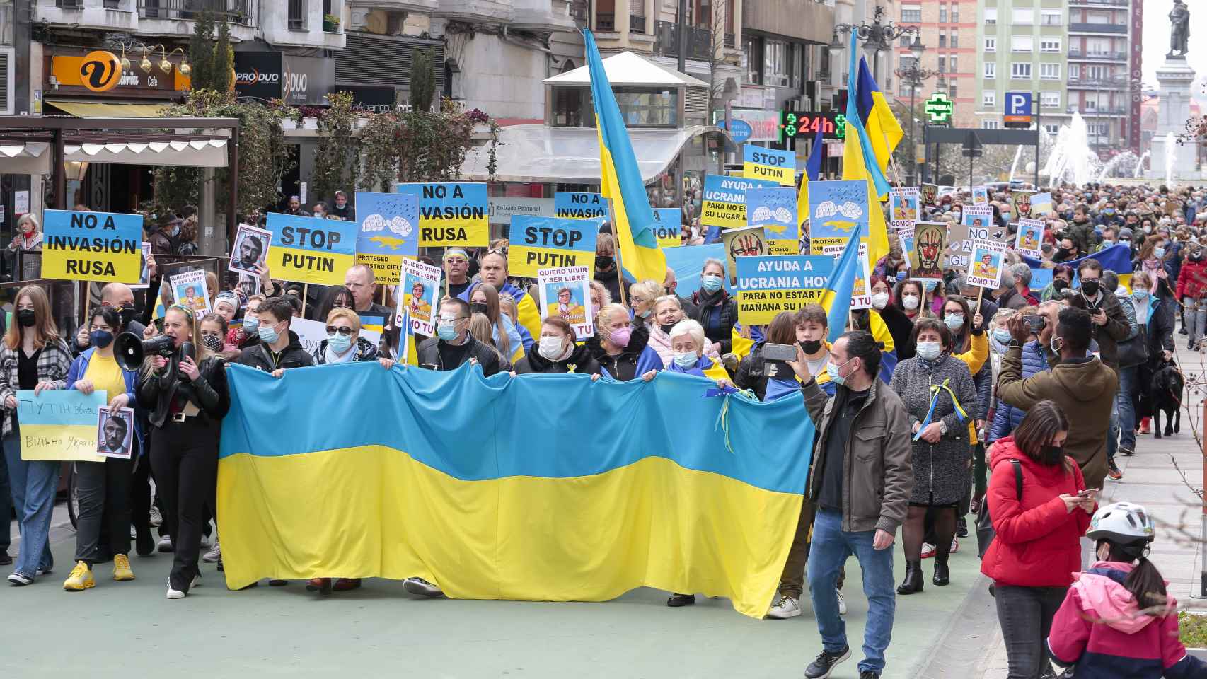 2.000 personas salen a las calles de León para pedir el fin de la guerra en Ucrania
