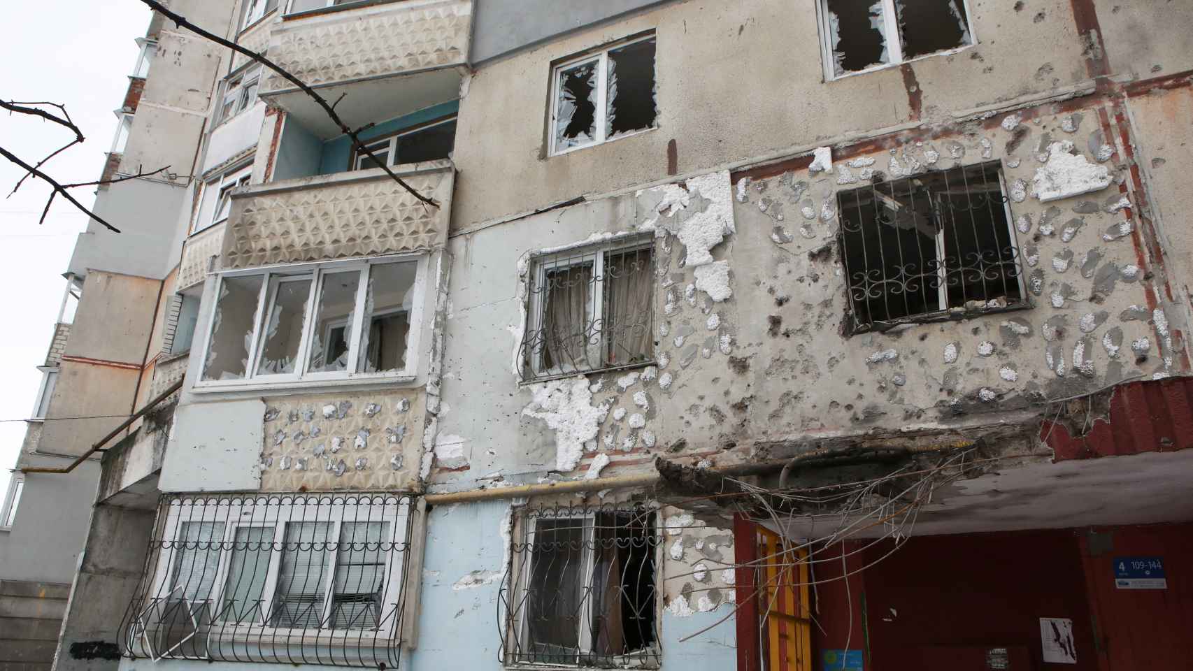 Un edificio bombardeado en Járkof.