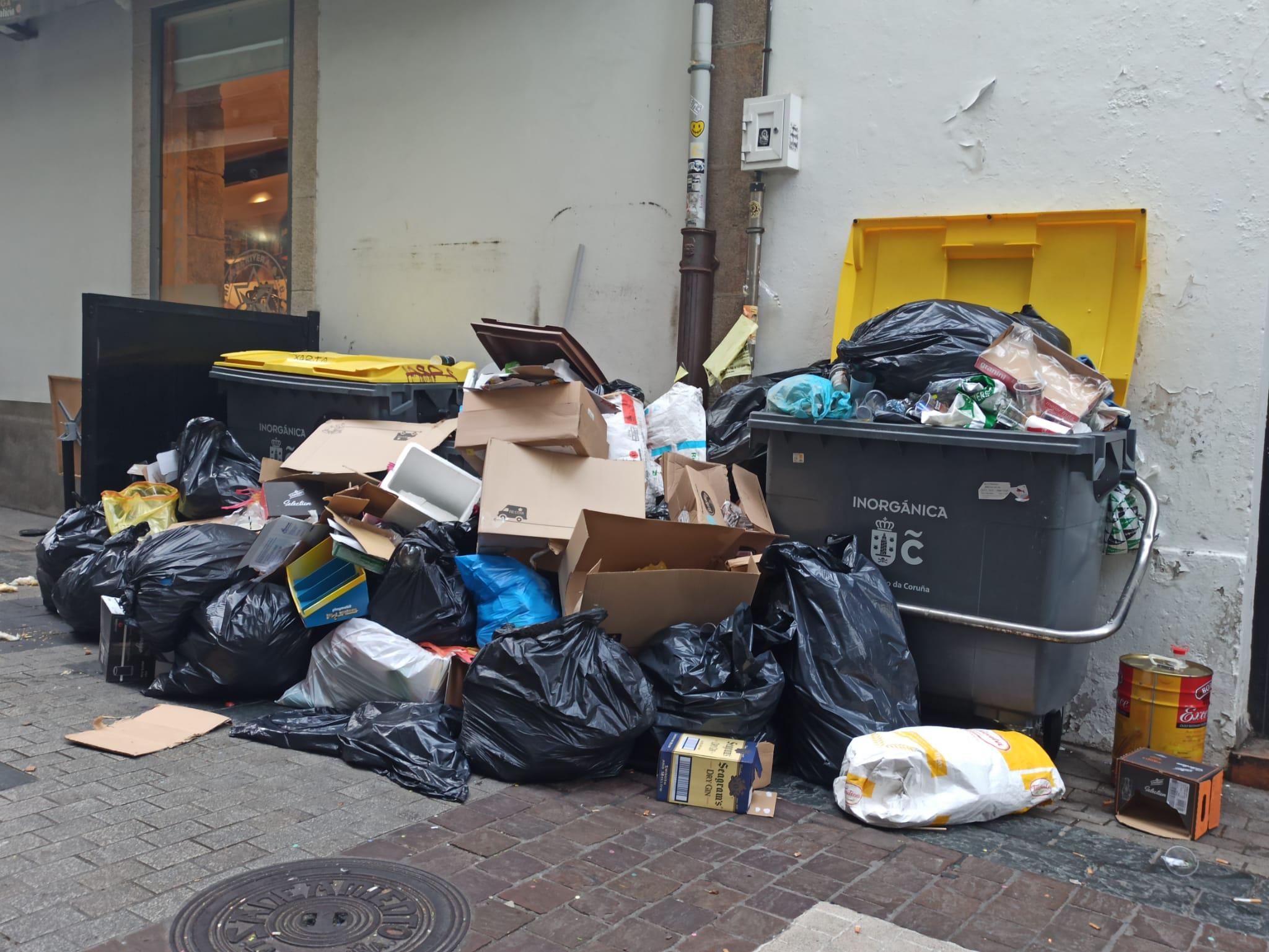 Basura acumulada en la calle Galera de A Coruña (2022)
