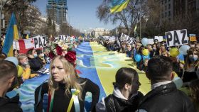 35.000 personas marchan entre Colón y Cibeles protestando por la guerra de Ucrania.
