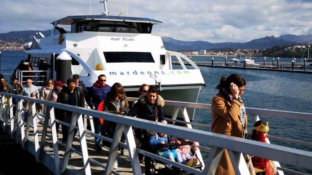 Naviera Mar de Ons establece un servicio especial a Cíes por el puente de la Reconquista
