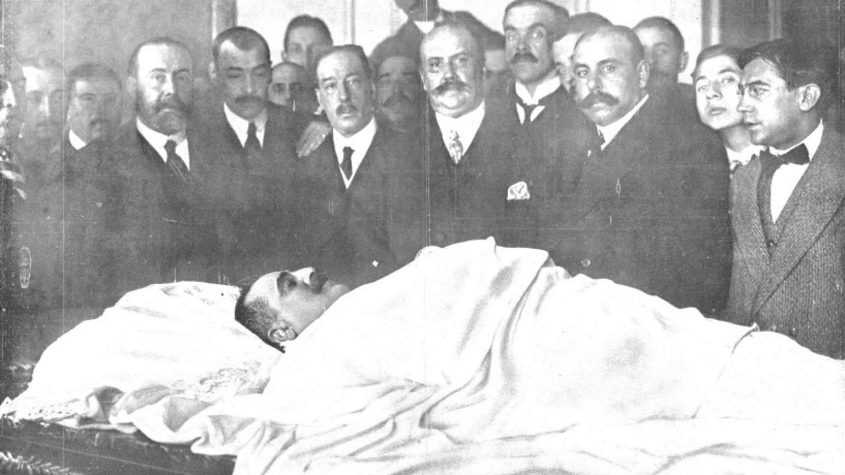El cadáver del asesinado presidente Canalejas en el Ministerio de la Gobernación.