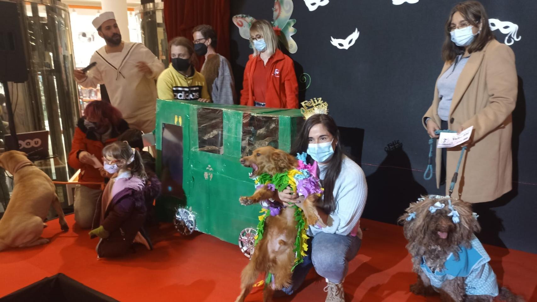 Ganadores del primer concurso de disfraces de mascotas de Vallsur