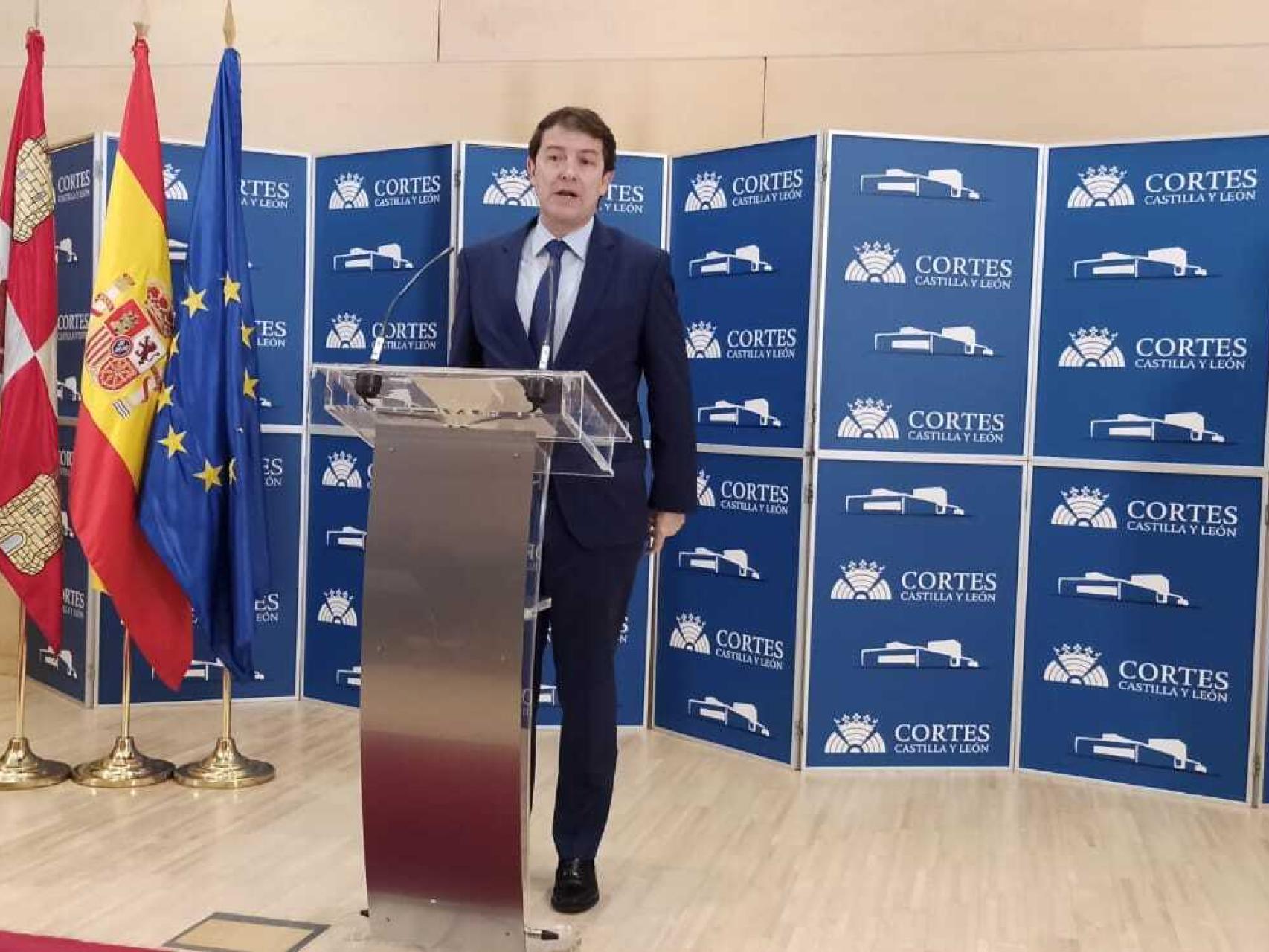 El presidente en funciones, Alfonso Fernández Mañueco, este lunes en las Cortes.