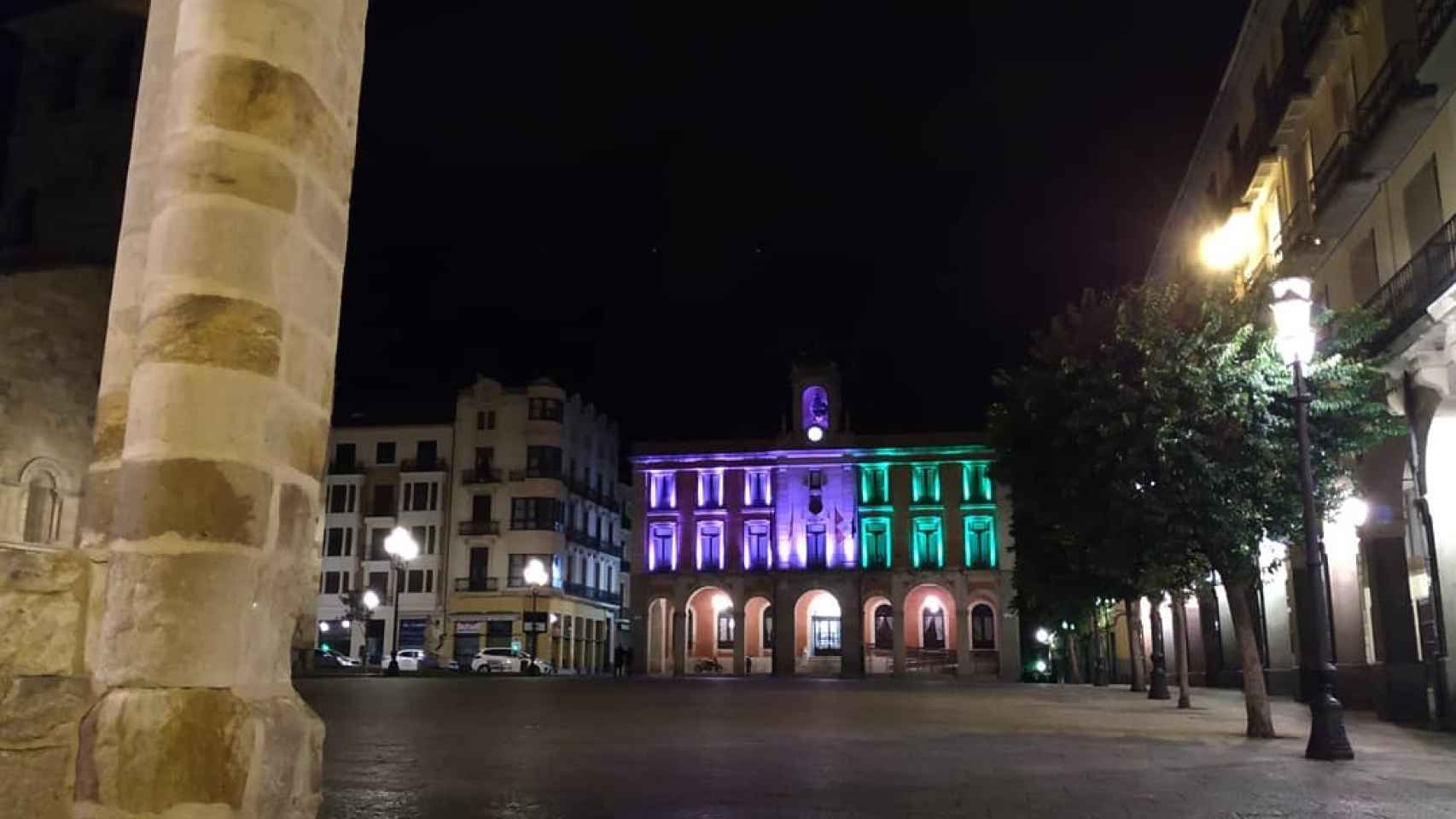 El Ayuntamiento de Zamora en verde y morado