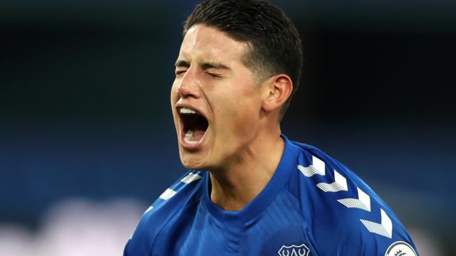 James Rodríguez, durante un partido con el Everton en 2021