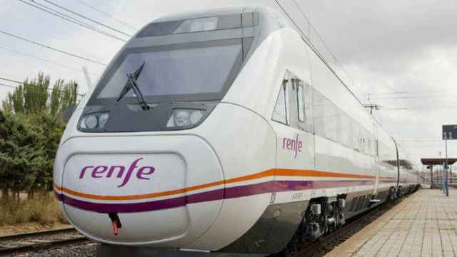 Sale el primer tren Intercity de Archena a Albacete con dos pasajeros: Es un viaje engorroso