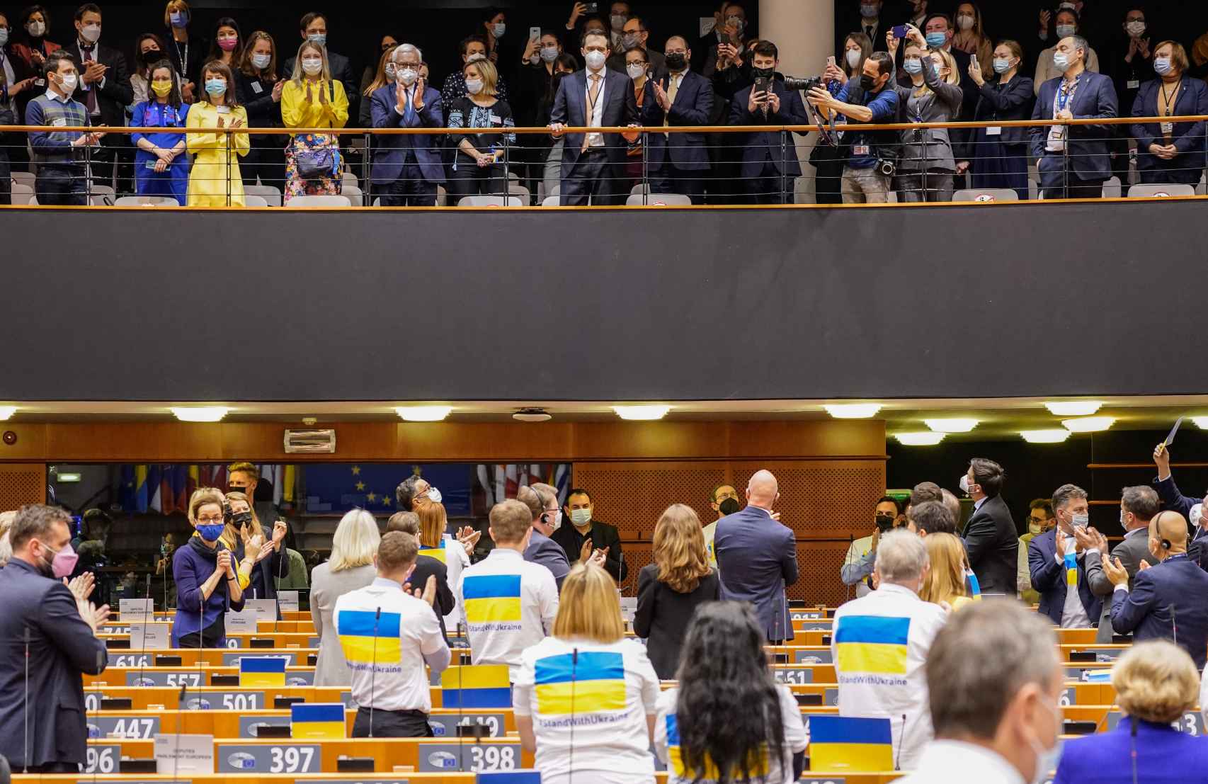 El aplauso de los eurodiputados al embajador de Ucrania ante la UE