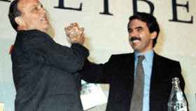 Manuel Fraga y José María Aznar en el Congreso de Sevilla de 1990.
