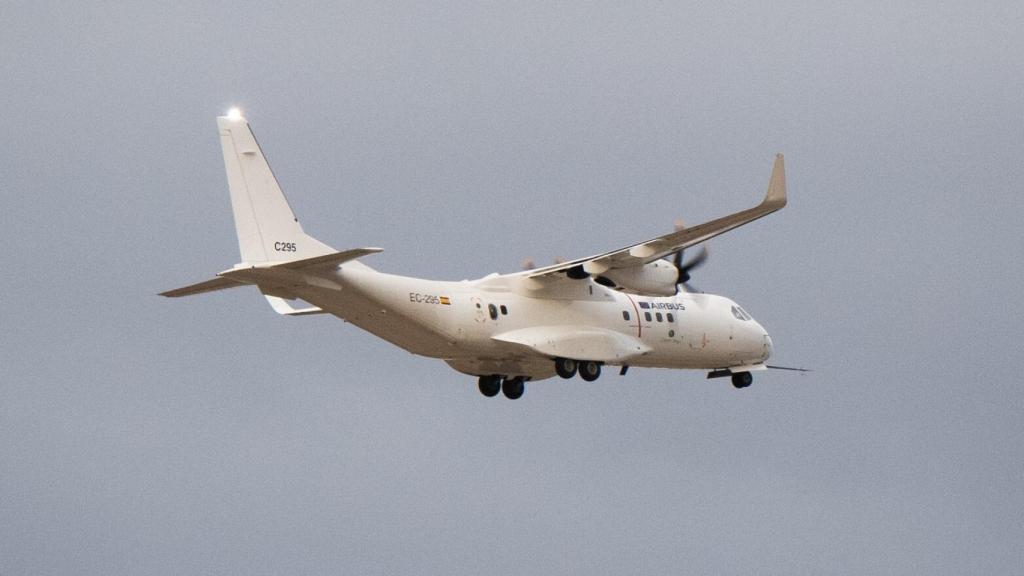 La aeronave en el aire.