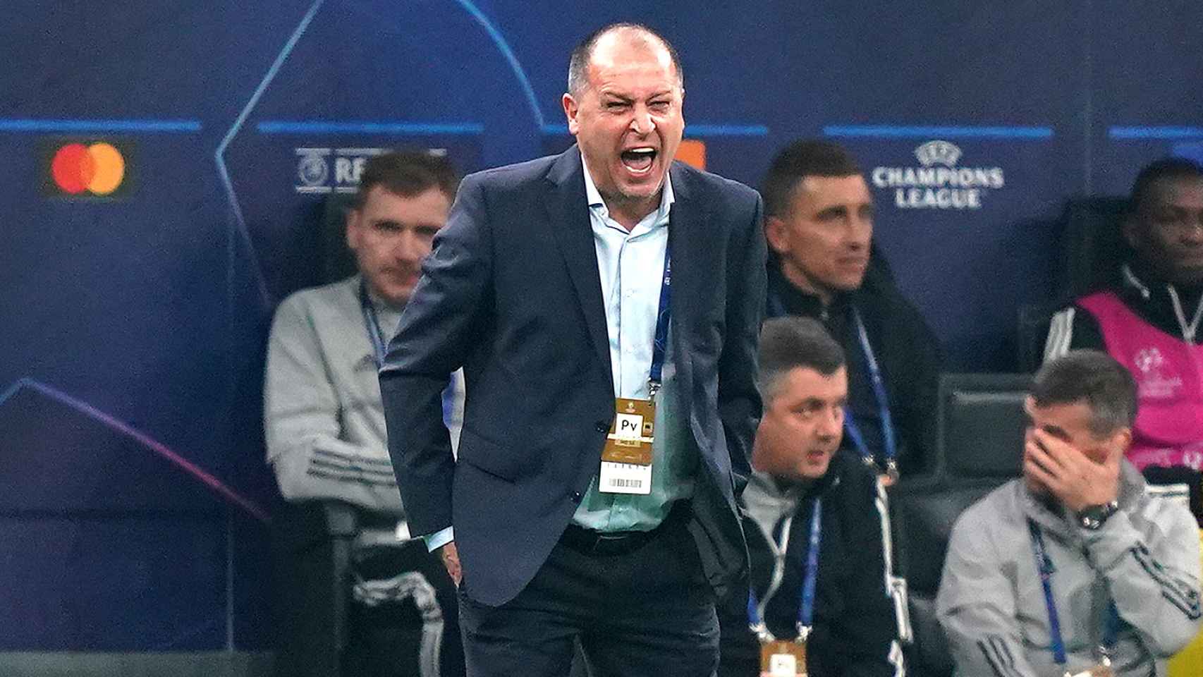 Yuriy Vernydub, entrenador del Sheriff, durante un partido de la Champions League