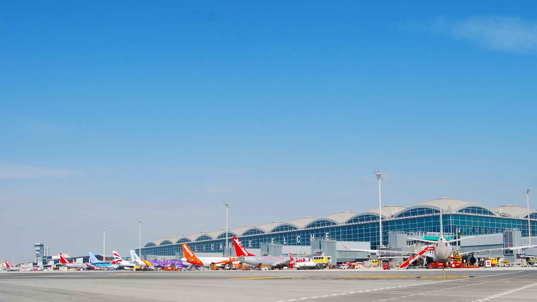 El aeropuerto de Alicante recupera el pulso y ofertará 12,3 millones de asientos en verano, más que en 2019.