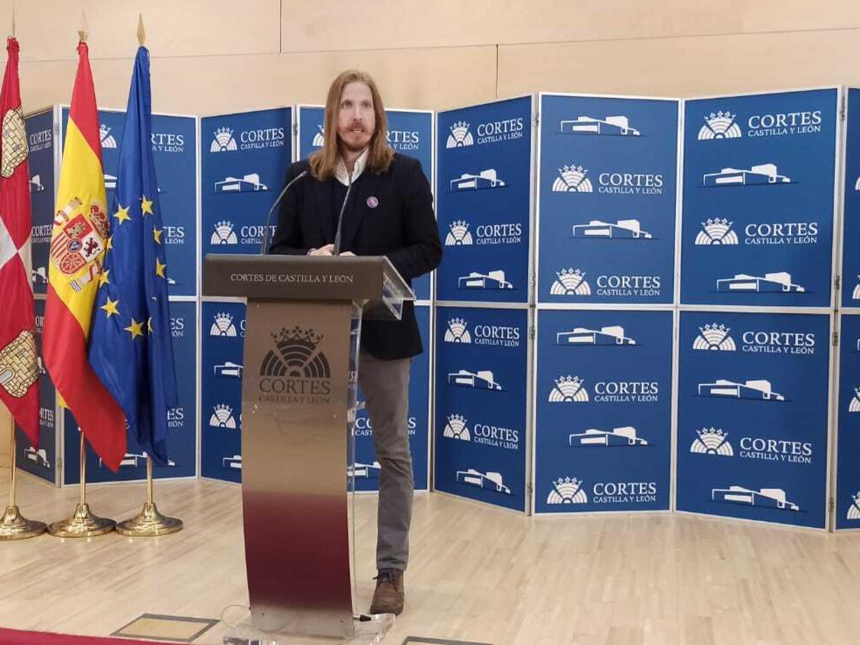 El candidato de Unidas Podemos, Pablo Fernández, este martes en las Cortes.