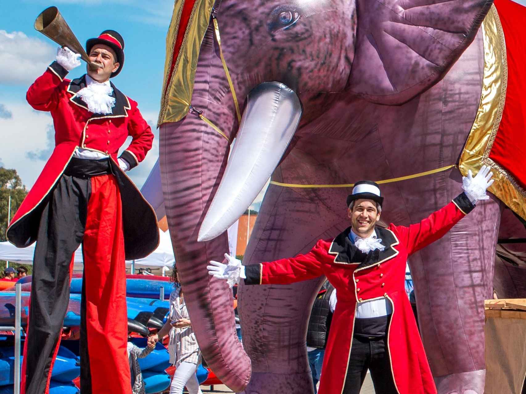 'Espectaculus Circus': el circo llega a Vallsur con pasacalles, acrobacias y malabarismos