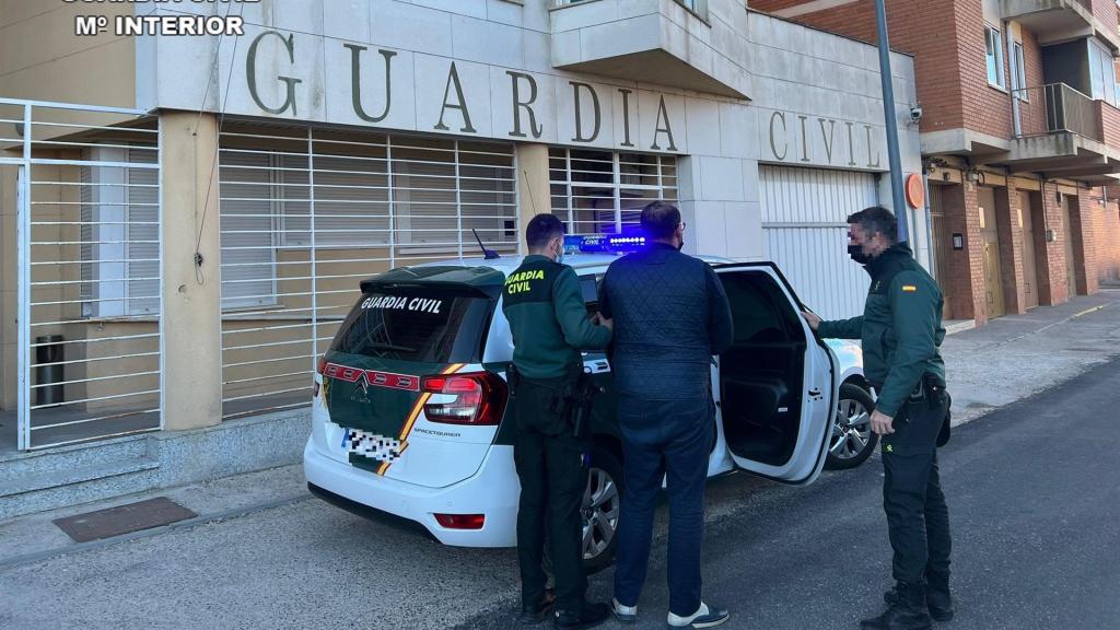 Uno de los detenidos en Almadrones (Guadalajara) por tráfico de drogas. Foto: Guardia Civil