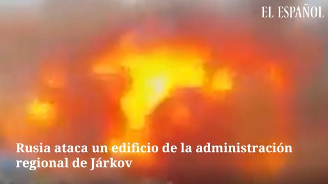 Rusia ataca un edificio de la administración regional de Járkov y bombardea la ciudad