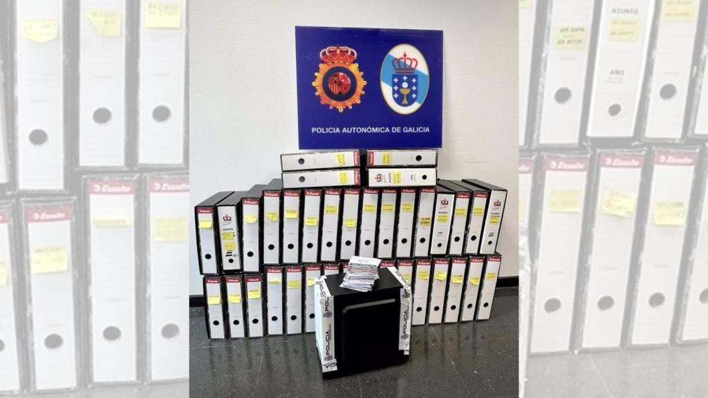 Material intervenido por la Policía Autonómicas a una organización que proporcionaba certificados falsos de PCR y antígenos.