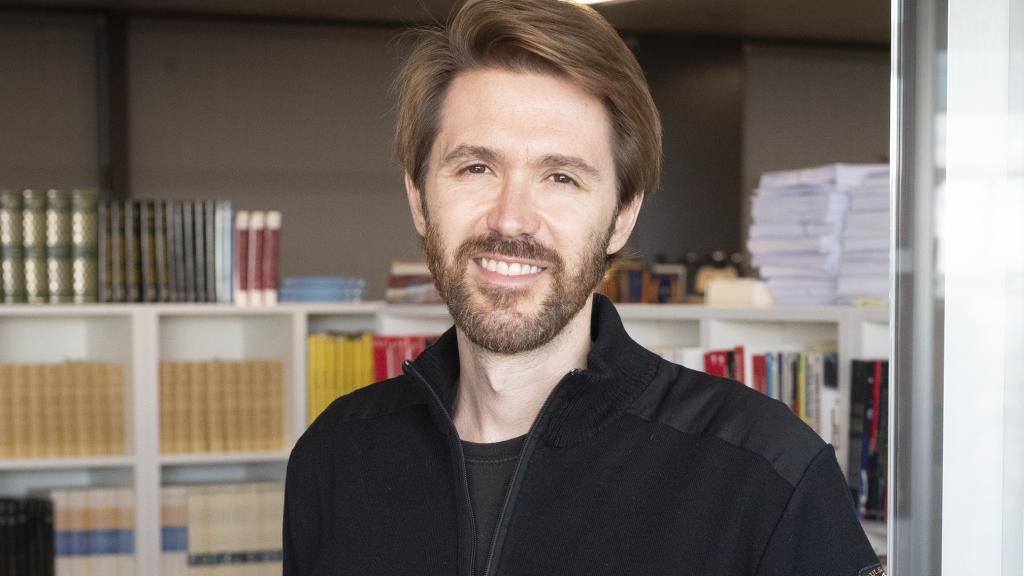 Manuel, el hijo de Concha Velasco, durante la promoción de su primer libro.