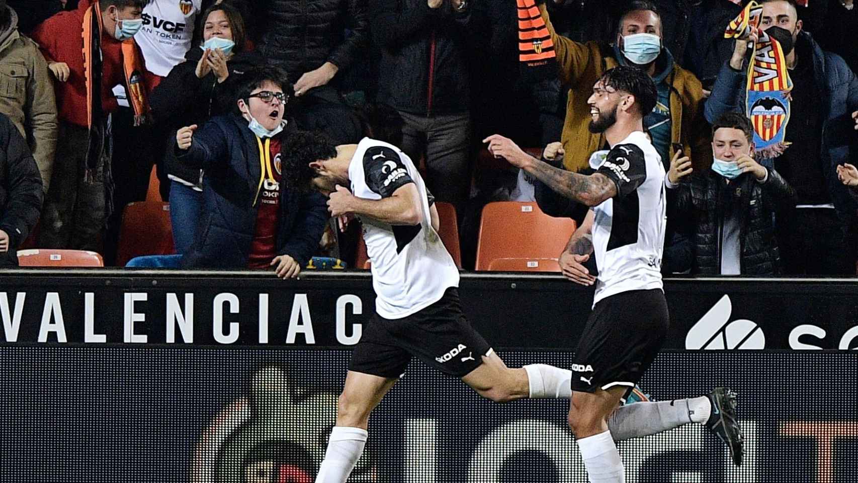 Gonçalo Guedes celebra un gol con el Valencia en la Copa del Rey 2021/2022