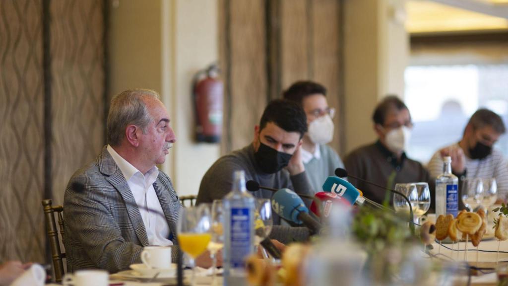 Antonio Couceiro participó en un desayuno de la APC.