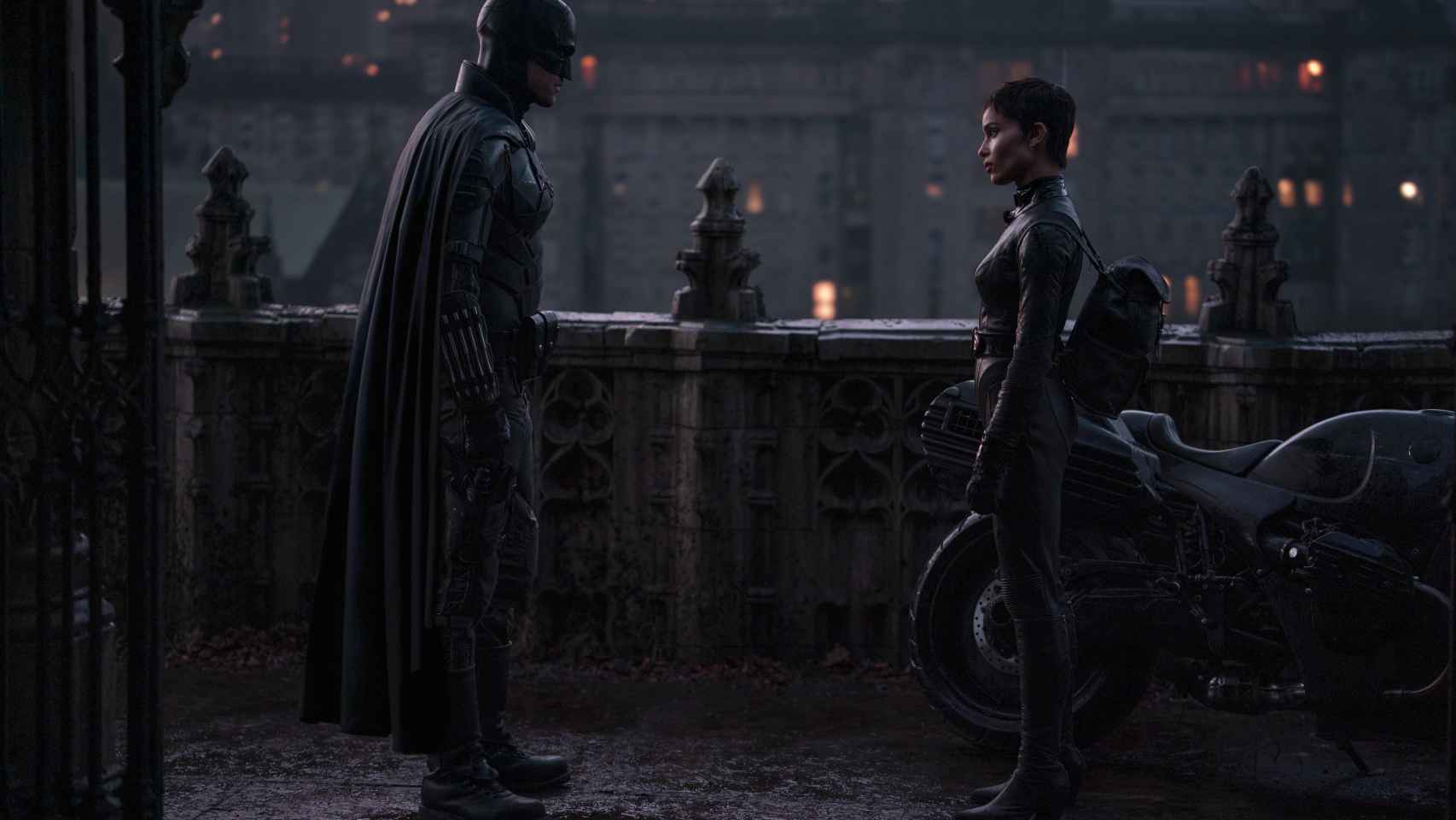 Robert Pattinson y Zoe Kravitz en un momento de 'The Batman'