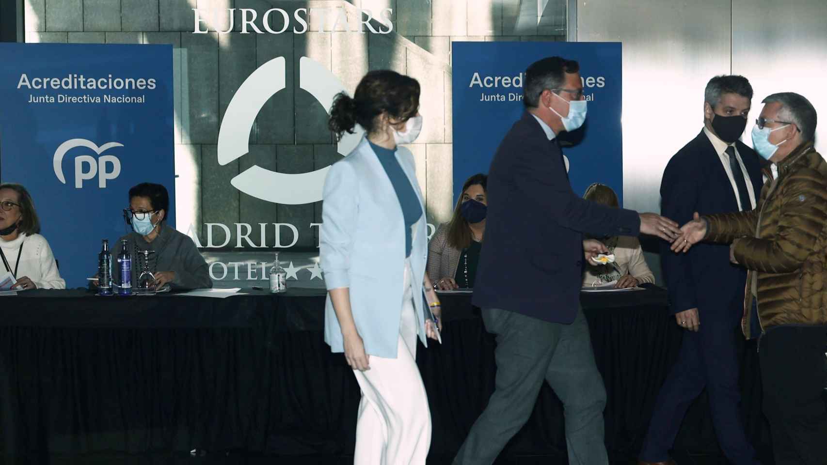 Isabel Díaz Ayuso llega a la reunión de la Junta Directiva Nacional en Eurostars Madrid Tower.