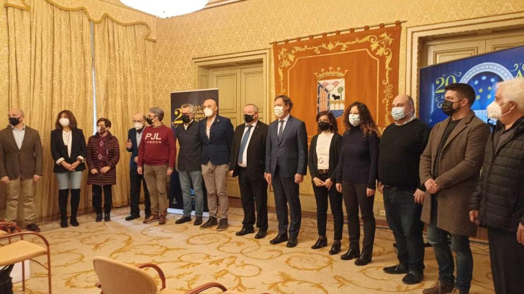 El alcalde de Salamanca, Carlos García Carbayo, junto a los representantes del mundo cultural salmantino