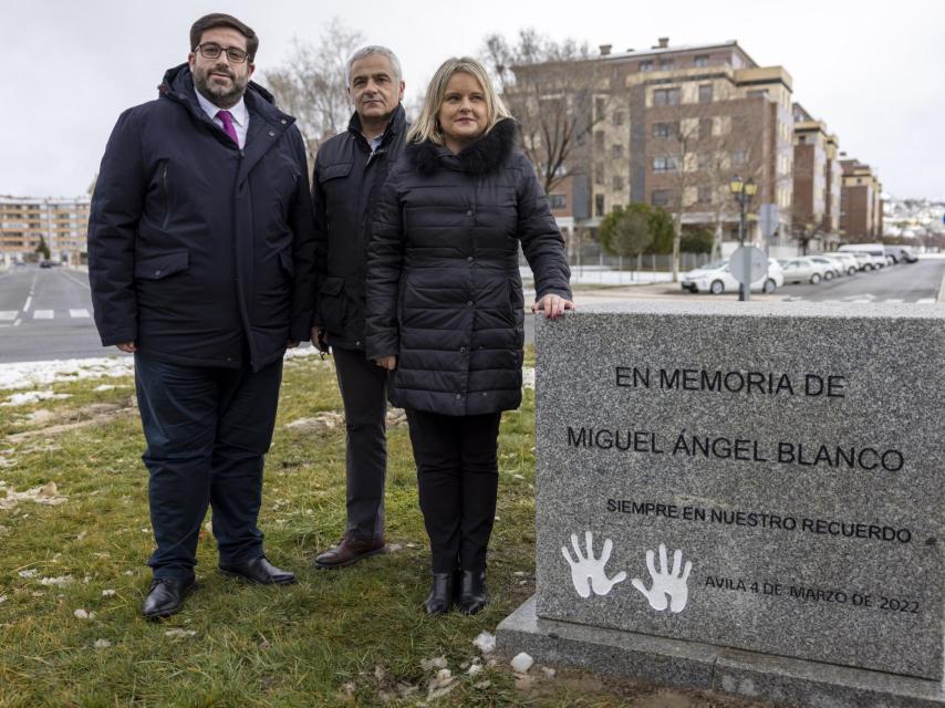 El alcalde de Ávila, Jesús Sánchez, junto a la presidenta de la Fundación Miguel Ángel Blanco, maría del Mar Blanco