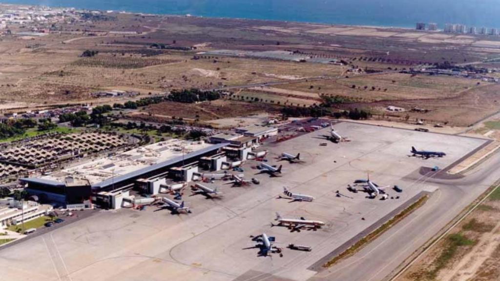 Aeropuerto ubicado en la partida de El Altet durante los primeros años.