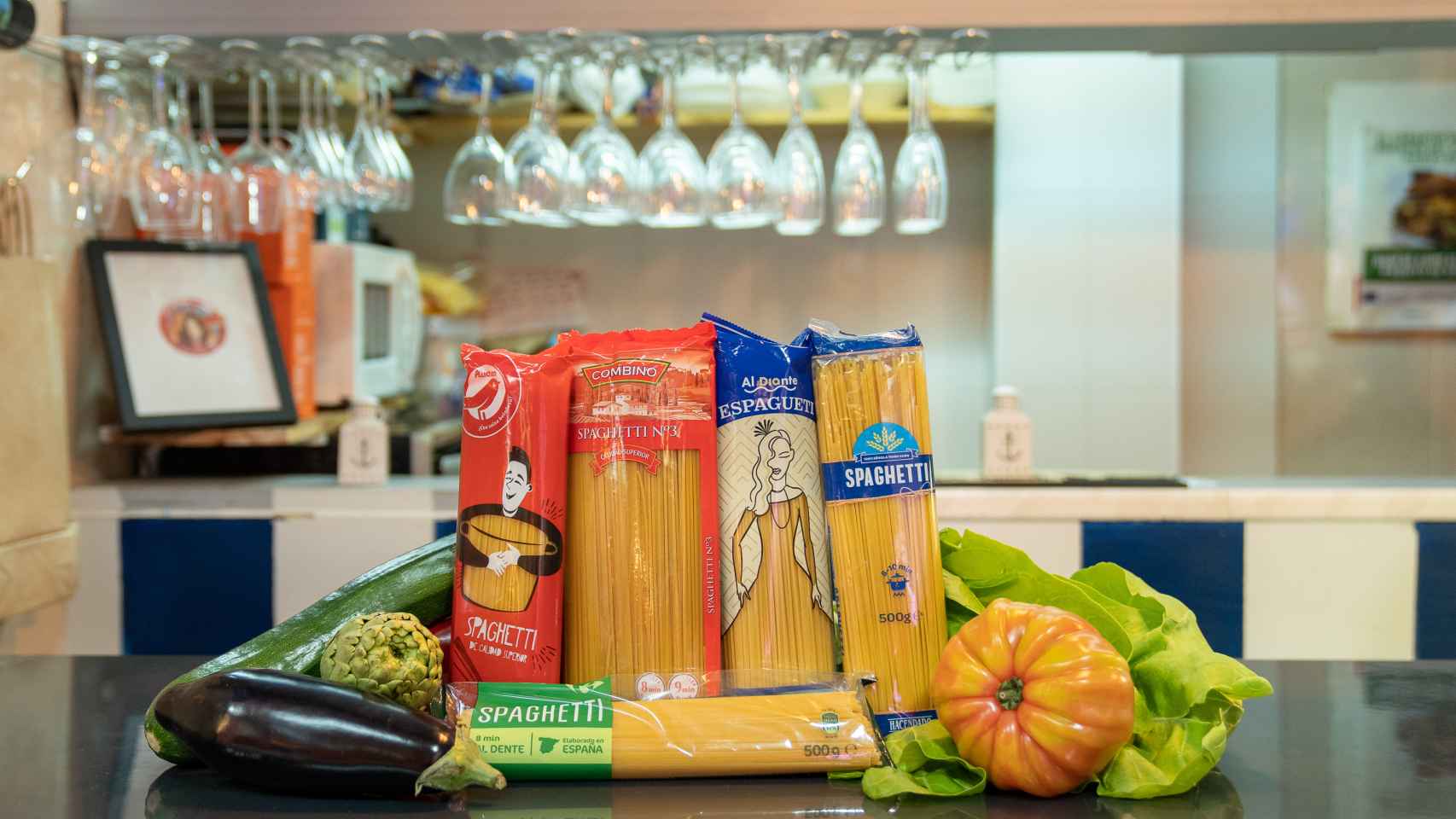 Los cinco paquetes de espaguetis de las marcas blancas de los supermercados.