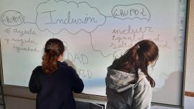 Más de 8.000 estudiantes gallegos dibujan en las aulas el camino que nos hace iguales