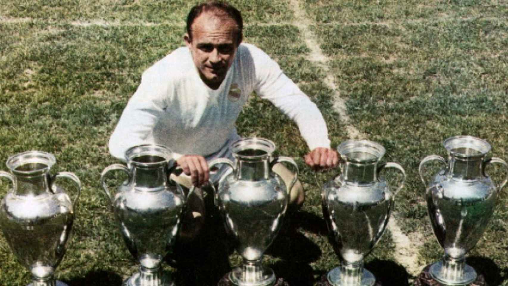 Alfredo Di Stéfano, con las cinco Copas de Europa.