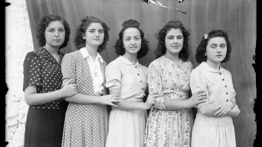 Grupo de amigas de Iniesta (Cuenca). 1928. Fondo Luis Escobar. AHP Toledo.