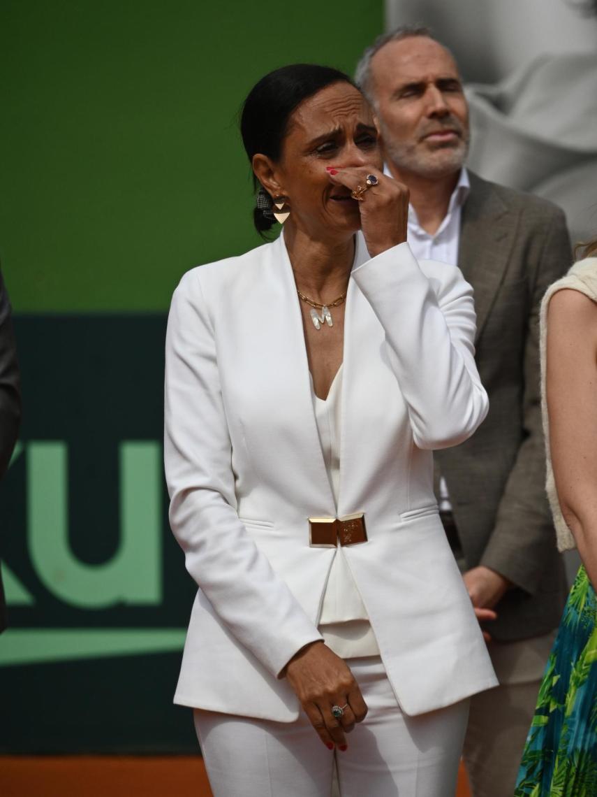 Claudia Rodríguez, muy emocionada durante el homenaje a Manolo Santana.