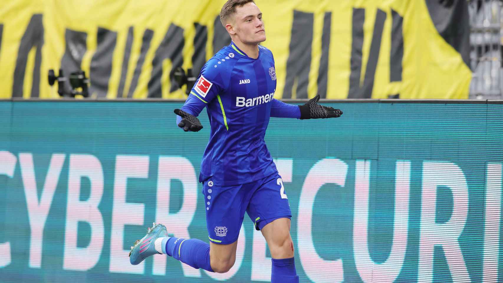 Florian Wirtz celebra un gol con el Bayer Leverkusen en la temporada 2021/2022