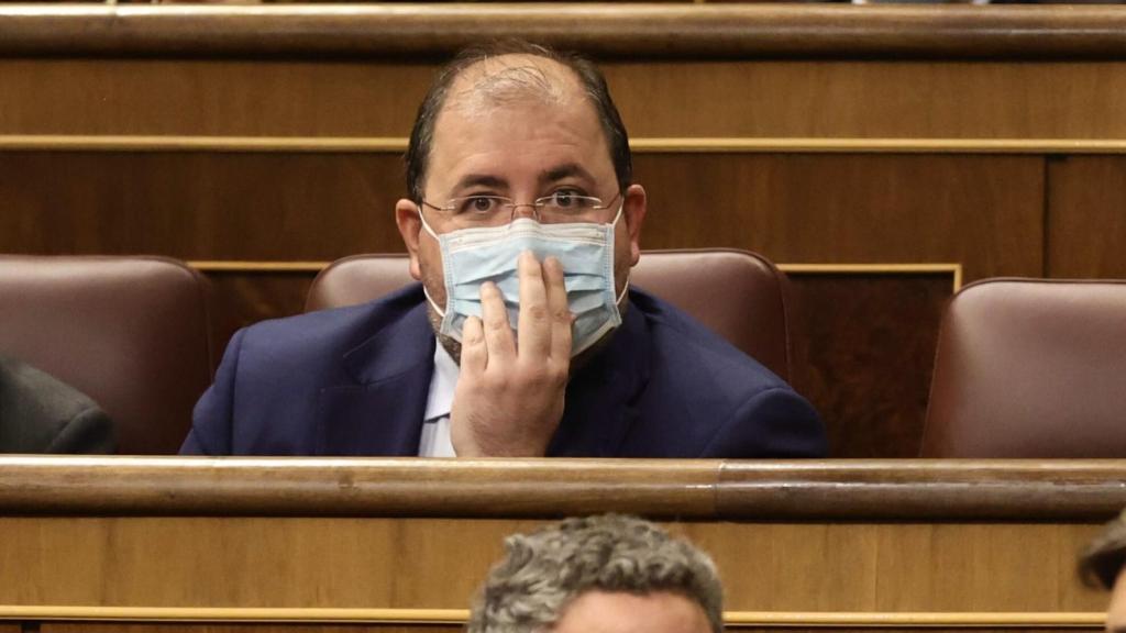 El diputado del PP Alberto Casero, en su escaño del Congreso.